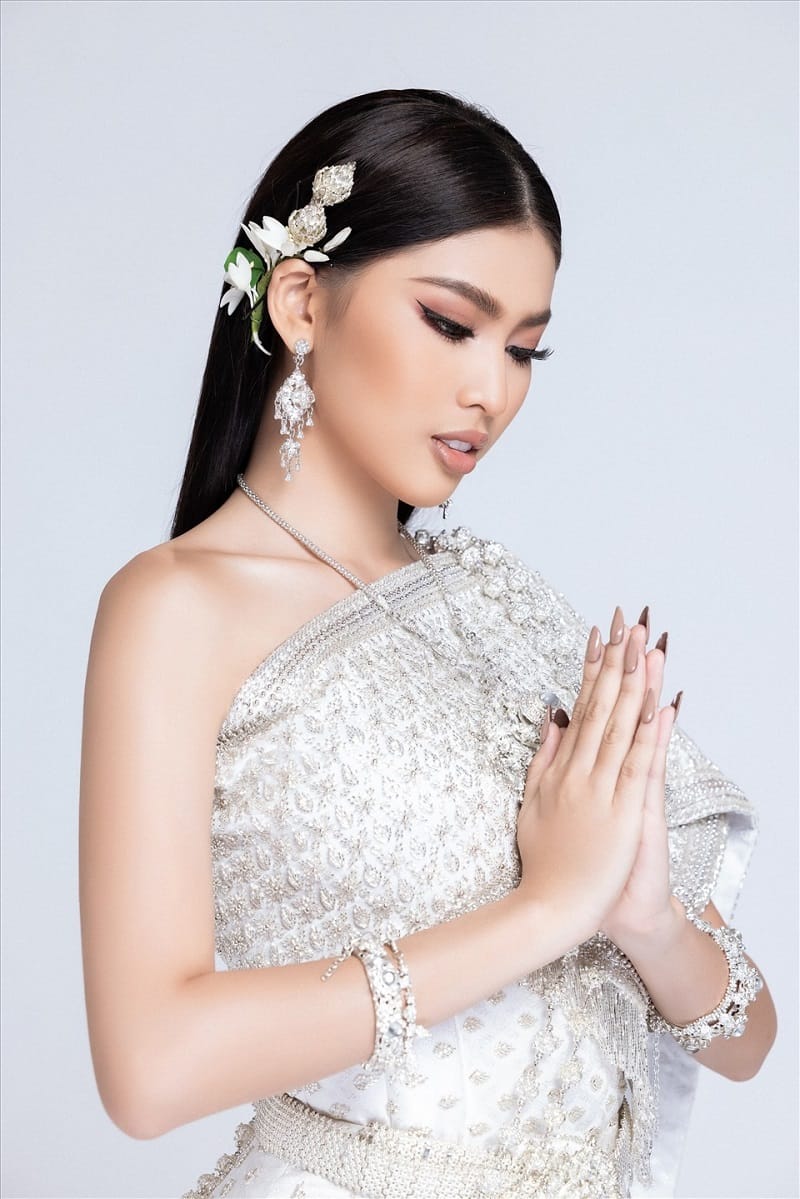 7 Bước trang điểm cô dâu kiểu Thái Lan đẹp ngất ngây - 42 7 Bước trang điểm cô dâu kiểu Thái Lan đẹp ngất ngây - 41