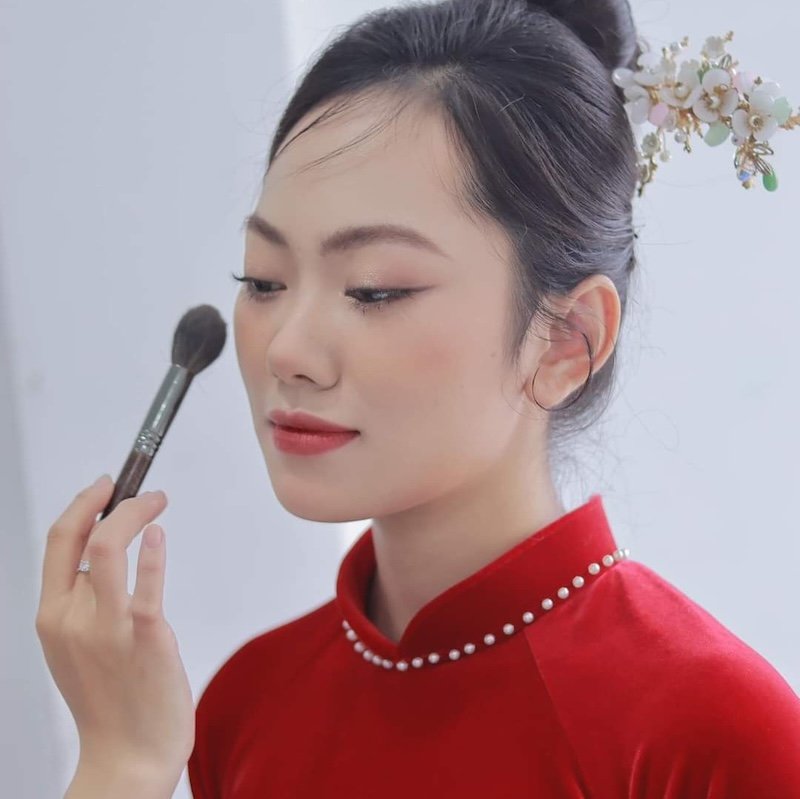 10+ Mẫu Makeup, Trang điểm cô dâu mặt vuông đẹp - 36 10+ Mẫu Makeup, Trang điểm cô dâu mặt vuông đẹp - 35