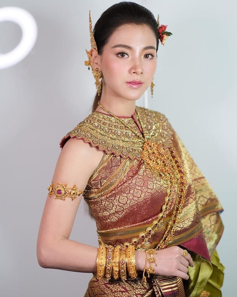7 Bước trang điểm cô dâu nhẹ nhàng nhưng nổi bật - 20 7 Bước trang điểm cô dâu nhẹ nhàng nhưng nổi bật - 19