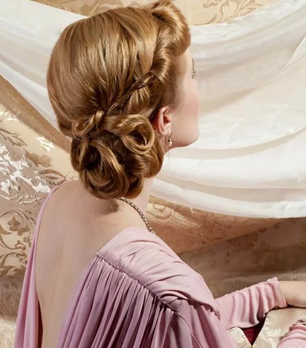 Top 10 Kiểu Tóc Cô Dâu Mặt Tròn Siêu Hot Gần Đây - 43