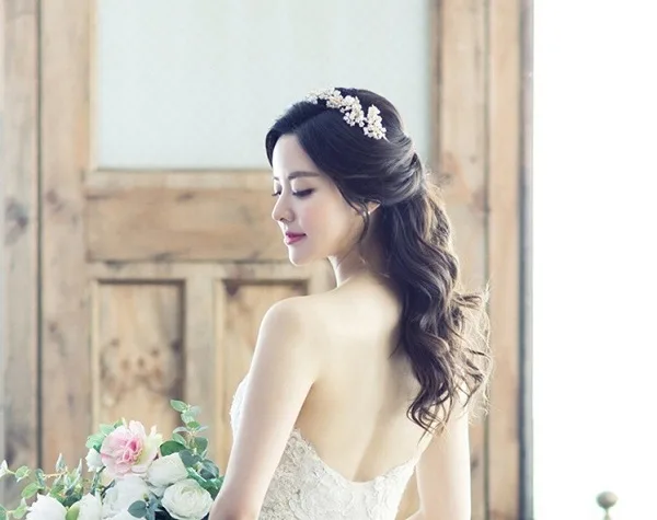 Top 10 Kiểu Tóc Cô Dâu Mặt Tròn Siêu Hot Gần Đây - 41