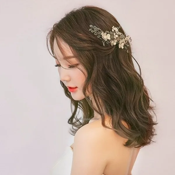 Top 10 Kiểu Tóc Cô Dâu Mặt Tròn Siêu Hot Gần Đây - 39