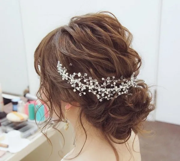 Top 10 Kiểu Tóc Cô Dâu Mặt Tròn Siêu Hot Gần Đây - 33