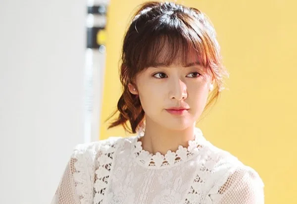 [Bí Quyết] Cách Makeup, Trang Điểm Cho Người Trán Cao - 45