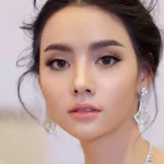 6 Cách trang điểm dự tiệc ban ngày lung linh