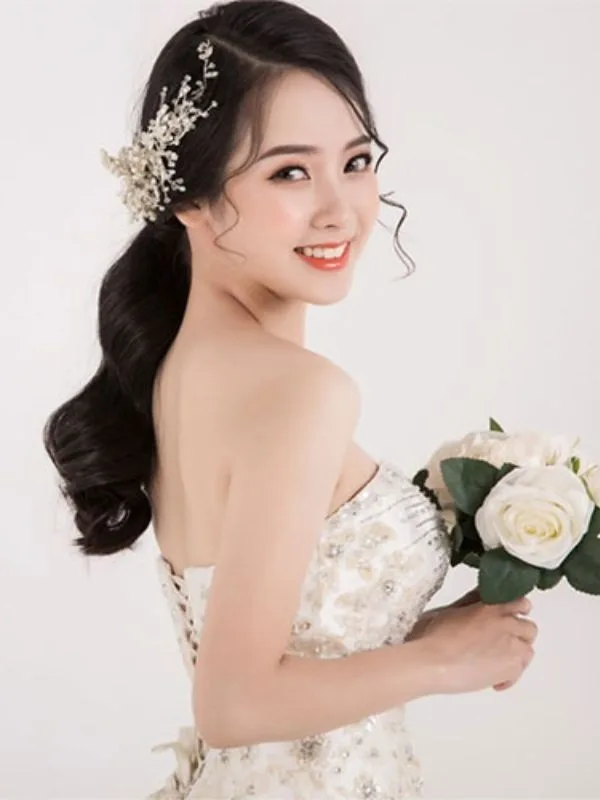 6 Kiểu Tóc Cho Cô Dâu Mặt Gầy Tỏa Sáng - 27