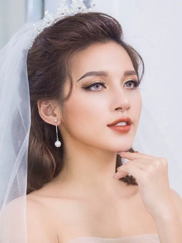 6 Kiểu Tóc Cho Cô Dâu Mặt Gầy Tỏa Sáng - 29