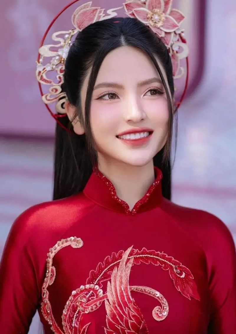 10+ Kiểu Trang điểm, Makeup Cô Dâu Tone Đỏ - 50 10+ Kiểu Trang điểm, Makeup Cô Dâu Tone Đỏ - 49